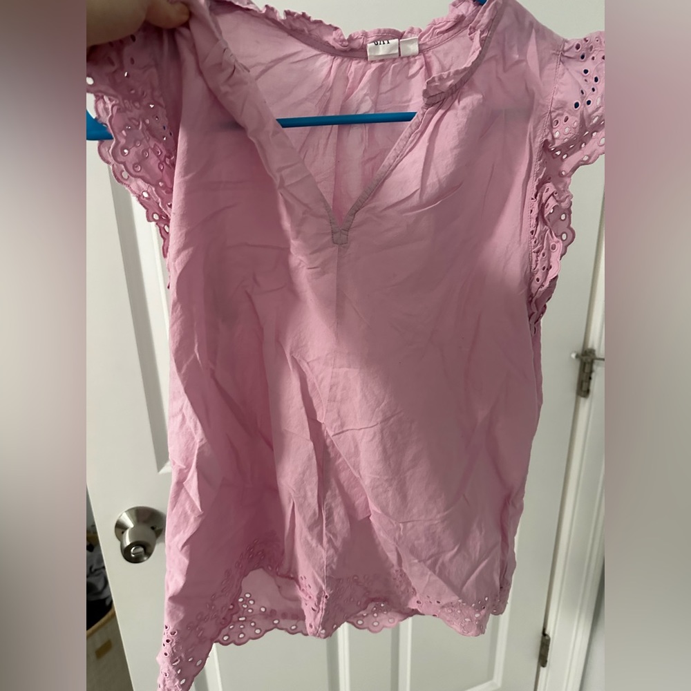 Size small great condition, gap shirt